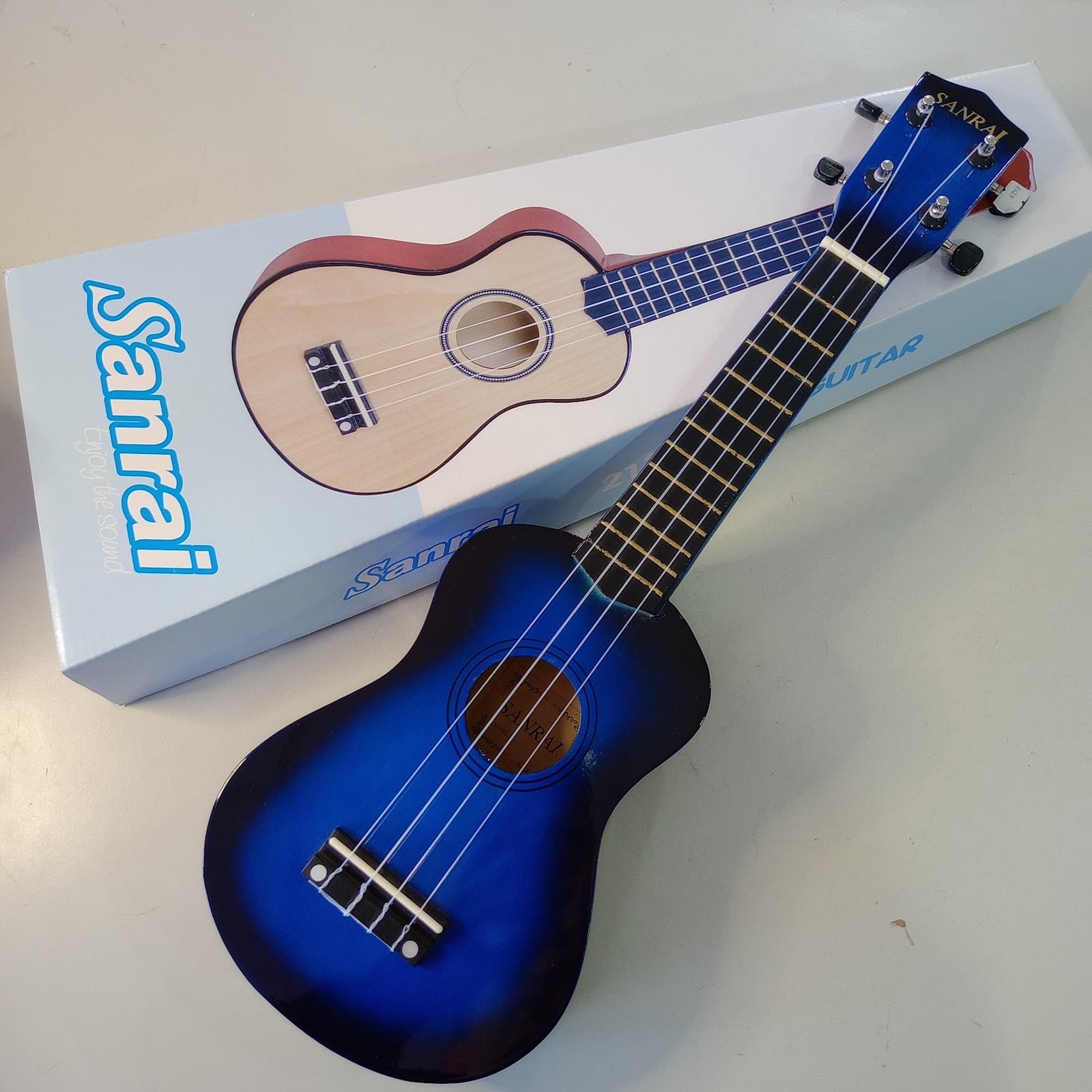 ukelele sanrai xu21 e/ caja 2