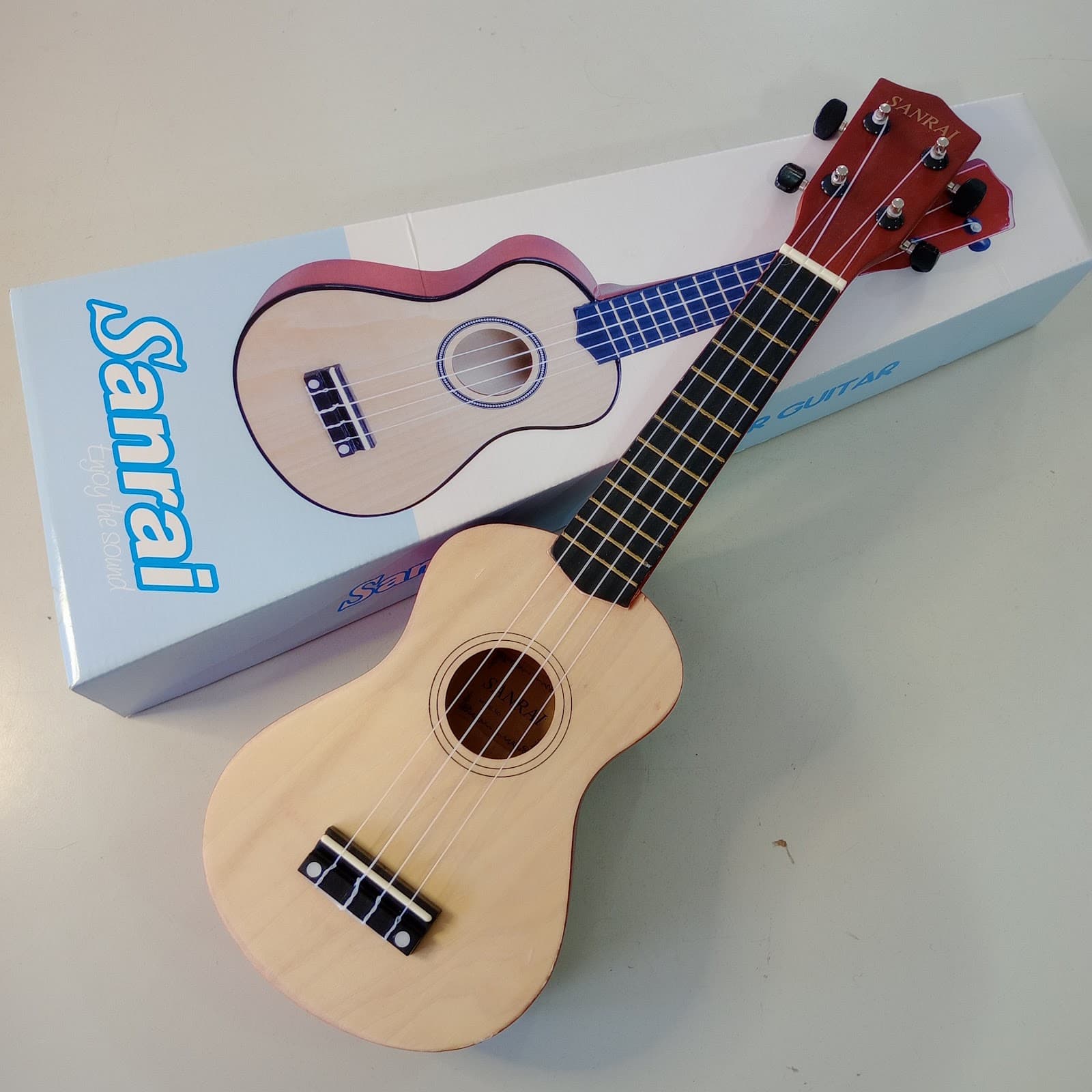 ukelele sanrai xu21 e/ caja 3
